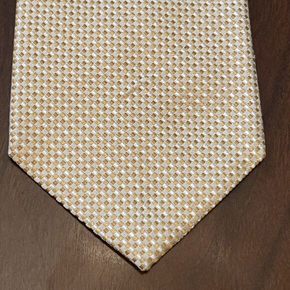Geoffrey Beene Gold Hand Made 100% Silk Men’s Neck Tie Made In China - Picture 1 of 10